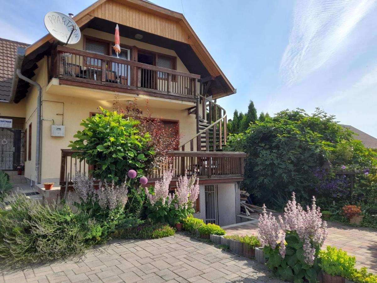 Harmonia Vendeghaz 100 Meterre Az Igali Gyogyfuerdotol Apartment Exterior photo
